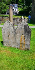Grabsteine auf dem lutherischen Friedhof in Unterburg